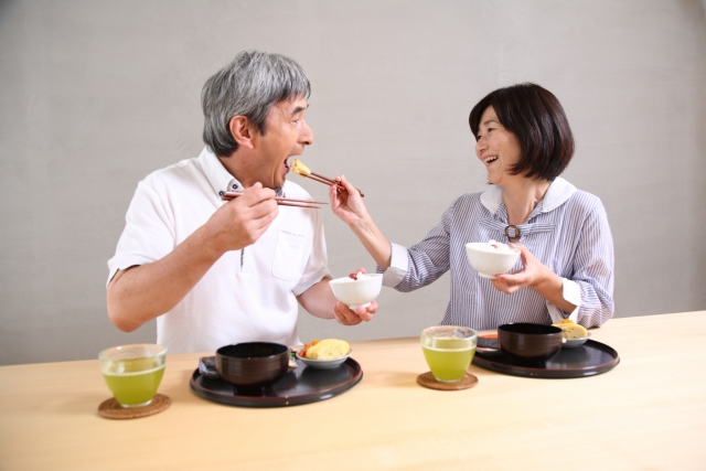 仲のいい夫婦の食事