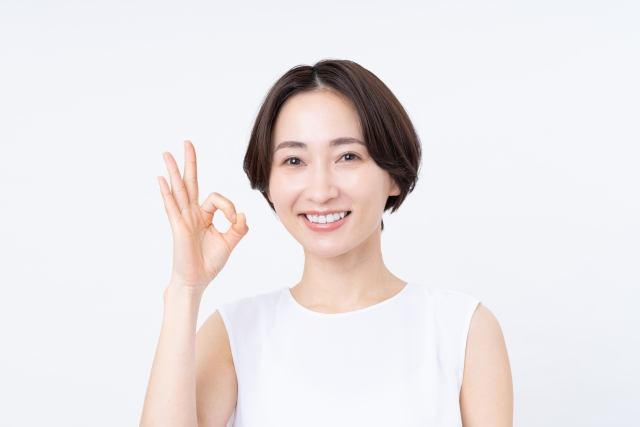 OKのマークの女性