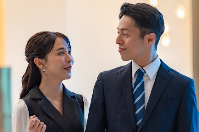 デート中の男女
